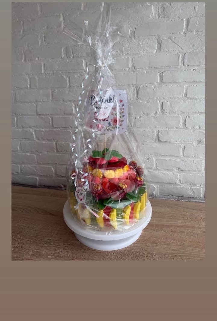 Snoeptaart Regenboog bij Vlummelicious